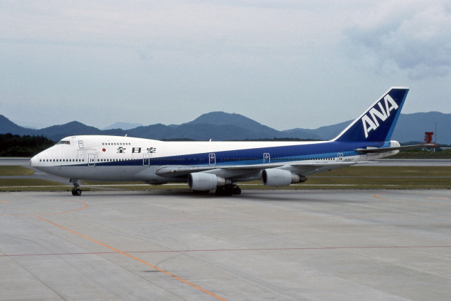 Gambardierさんが、広島空港で撮影した全日空 747SR-81の航空フォト（飛行機 写真・画像）