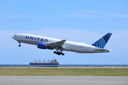 不揃いさんが、ダニエル・K・イノウエ国際空港で撮影したユナイテッド航空 777-222の航空フォト（飛行機 写真・画像）