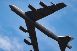AkiChup0nさんが、カネオヘ・ベイ海兵隊航空基地で撮影したアメリカ空軍 B-52H-BW Stratofortressの航空フォト（飛行機 写真・画像）