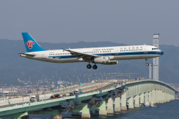 Koenig117さんが、関西国際空港で撮影した中国南方航空 MD-82 (DC-9-82)の航空フォト（飛行機 写真・画像）