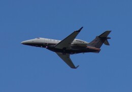 やまっちさんが、ポートランド国際空港で撮影したフレックスジェット EMB-505 Phenom 300の航空フォト（飛行機 写真・画像）