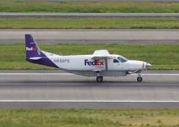 やまっちさんが、ポートランド国際空港で撮影したFedEx Feeder 208B Super Cargomasterの航空フォト（飛行機 写真・画像）