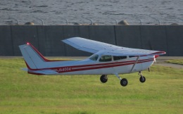 いかなごのくぎ煮さんが、神戸空港で撮影した日本個人所有 172P Skyhawk IIの航空フォト（飛行機 写真・画像）