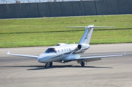 いかなごのくぎ煮さんが、神戸空港で撮影したジャプコン 525 Citation M2の航空フォト（飛行機 写真・画像）