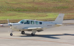 いかなごのくぎ煮さんが、神戸空港で撮影した日本個人所有 A36 Bonanza 36の航空フォト（飛行機 写真・画像）
