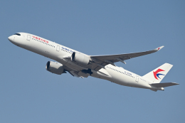 Ron.Sさんが、上海浦東国際空港で撮影した中国東方航空 A350-941の航空フォト（飛行機 写真・画像）