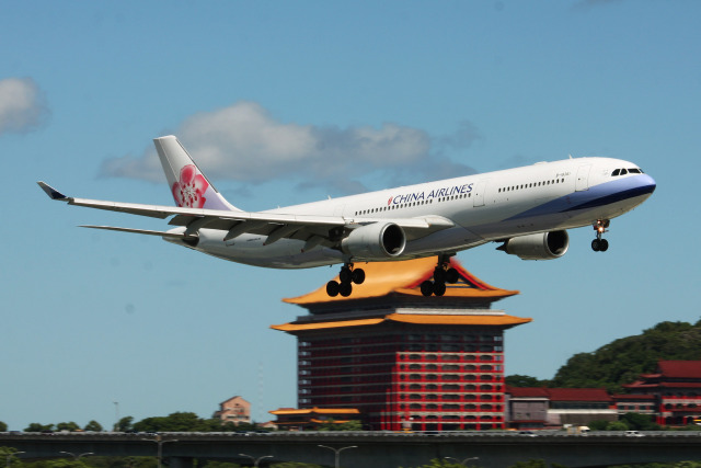 台北松山空港 - Taipei Songshan Airport [TSA/RCSS]で撮影された台北松山空港 - Taipei Songshan Airport [TSA/RCSS]の航空機写真(フォト・画像)