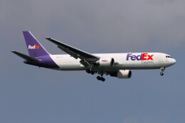 フッ軽の極美さんが、シンガポール・チャンギ国際空港で撮影したフェデックス・エクスプレス 767-3S2Fの航空フォト（飛行機 写真・画像）
