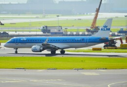 amagoさんが、アムステルダム・スキポール国際空港で撮影したKLMシティホッパー ERJ-190-100(ERJ-190STD)の航空フォト（飛行機 写真・画像）