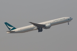よっしぃさんが、香港国際空港で撮影したキャセイパシフィック航空 777-367/ERの航空フォト（飛行機 写真・画像）