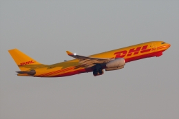 よっしぃさんが、香港国際空港で撮影したEAT ライプツィヒ A330-243Fの航空フォト（飛行機 写真・画像）