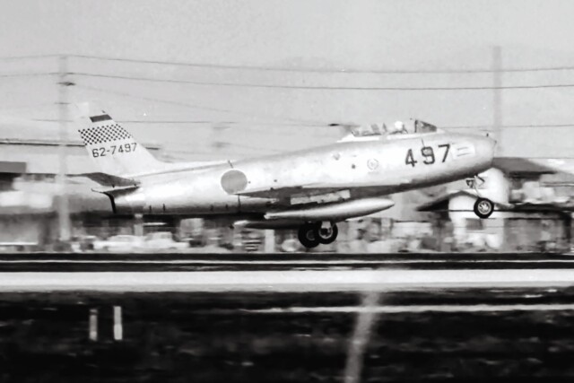 メルシーボクーさんが、浜松基地で撮影した航空自衛隊 F-86F-40の航空フォト（飛行機 写真・画像）