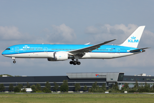 Hariboさんが、アムステルダム・スキポール国際空港で撮影したKLMオランダ航空 787-9の航空フォト（飛行機 写真・画像）