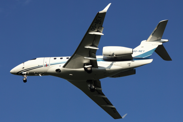 Hariboさんが、アムステルダム・スキポール国際空港で撮影したエア・サービス・リエージュ EMB-545 Legacy 450の航空フォト（飛行機 写真・画像）