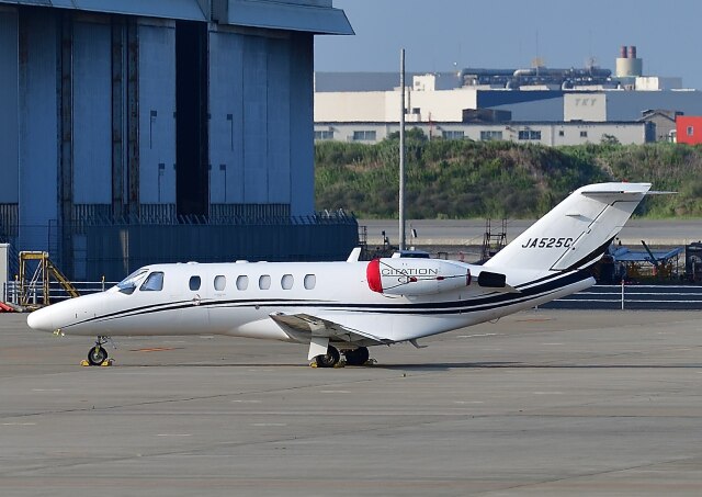 じーく。さんが、羽田空港で撮影した日本個人所有 525 Citation CJ1の航空フォト（飛行機 写真・画像）