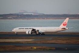 julie302さんが、羽田空港で撮影した日本航空 777-346/ERの航空フォト（飛行機 写真・画像）
