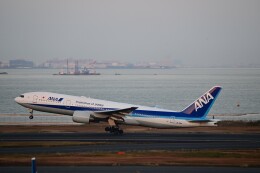 julie302さんが、羽田空港で撮影した全日空 777-281/ERの航空フォト（飛行機 写真・画像）