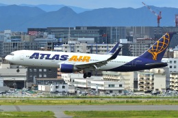 N.tomoさんが、福岡空港で撮影したアトラス航空 767-324/ERの航空フォト（飛行機 写真・画像）