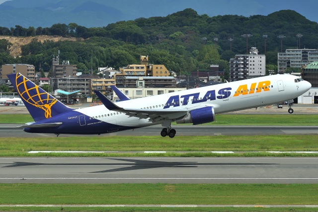 N.tomoさんが、福岡空港で撮影したアトラス航空 767-324/ERの航空フォト（飛行機 写真・画像）