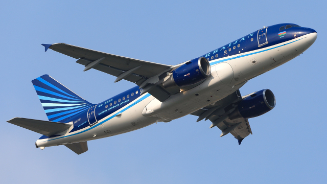 Wangwillさんが、北京首都国際空港で撮影したアゼルバイジャン航空 A319-115CJの航空フォト（飛行機 写真・画像）