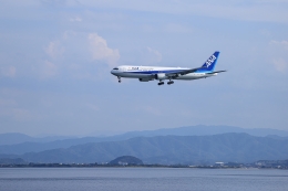 JJ✈さんが、米子空港で撮影した全日空 767-381/ERの航空フォト（飛行機 写真・画像）