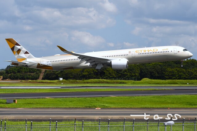 tassさんが、成田国際空港で撮影したエティハド航空 A350-1041の航空フォト（飛行機 写真・画像）