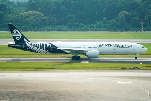SFJ_capさんが、シンガポール・チャンギ国際空港で撮影したニュージーランド航空 777-319/ERの航空フォト（飛行機 写真・画像）