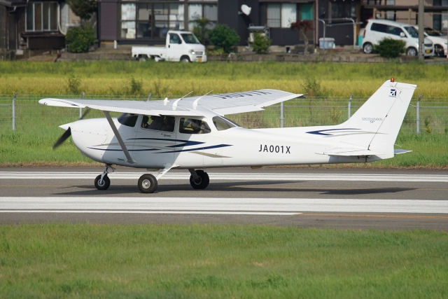 HEATHROWさんが、福井空港で撮影した日本個人所有 172S Skyhawk SPの航空フォト（飛行機 写真・画像）