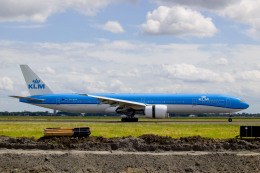 やまモンさんが、アムステルダム・スキポール国際空港で撮影したKLMオランダ航空 777-306/ERの航空フォト（飛行機 写真・画像）