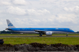 やまモンさんが、アムステルダム・スキポール国際空港で撮影したKLMシティホッパー ERJ-190-400 STD (E195-E2)の航空フォト（飛行機 写真・画像）