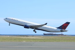 不揃いさんが、ダニエル・K・イノウエ国際空港で撮影したデルタ航空 A330-302の航空フォト（飛行機 写真・画像）