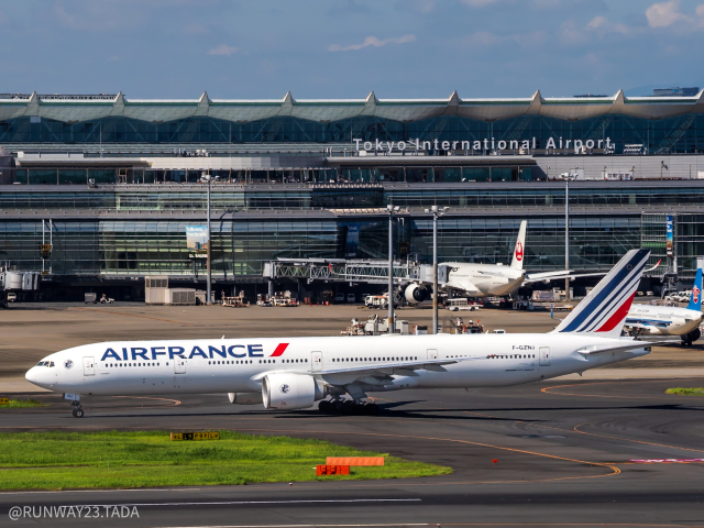 RUNWAY23.TADAさんが、羽田空港で撮影したエールフランス航空 777-328/ERの航空フォト（飛行機 写真・画像）