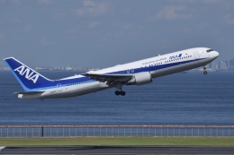 箕島さんが、羽田空港で撮影した全日空 767-381/ERの航空フォト（飛行機 写真・画像）