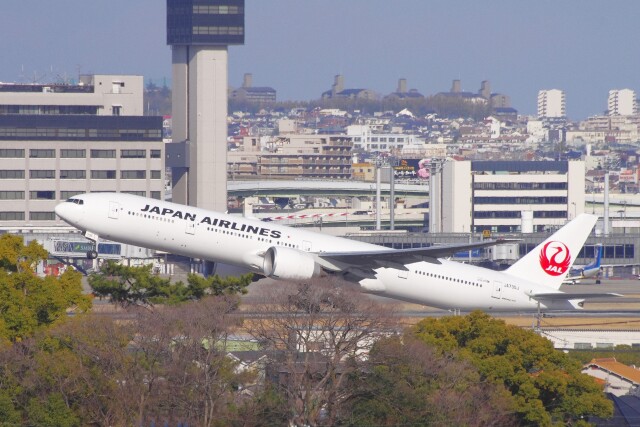 mild lifeさんが、伊丹空港で撮影した日本航空 777-346/ERの航空フォト（飛行機 写真・画像）