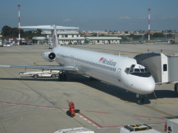 jkicさんが、カリアリ・エルマス空港で撮影したメリディアーナ・フライ MD-82 (DC-9-82)の航空フォト（飛行機 写真・画像）