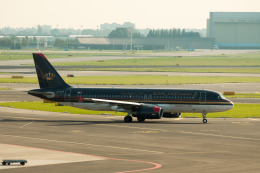 jombohさんが、アムステルダム・スキポール国際空港で撮影したロイヤル・ヨルダン航空 A320-232の航空フォト（飛行機 写真・画像）