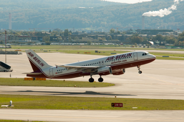 jombohさんが、チューリッヒ空港で撮影したベルエア A320-214の航空フォト（飛行機 写真・画像）