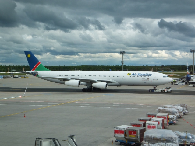 ナミビア航空 Airbus A340-300 V5-NME フランクフルト国際空港 航空フォト | by 東方亜州さん