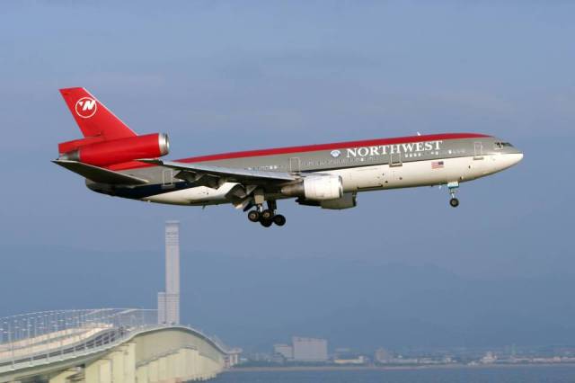 機体記号 : N233NW (ノースウエスト) 航空機体ガイド | FlyTeam