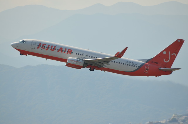 【値下げしました】JEJUAIR x BIGBNG特別塗装機 ビッグバン」特別塗装機 チェジュ航空 (737-800 | HL7796