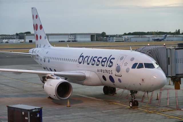 ブリュッセル航空A319 満席の早朝便 サービス内容はLCC
